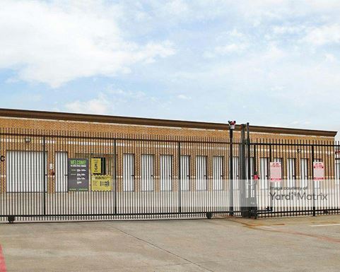 Source URL: https://cdnsc.rentcafe.com/dmslivecafe/3/1064349/1064349-1-4.jpg?width=-1&height=385&quality=80