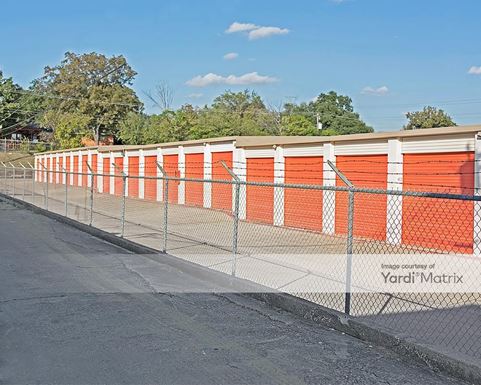 Source URL: https://cdnsc.rentcafe.com/dmslivecafe/3/1064917/1064917-1-3.jpg?width=-1&height=385&quality=80