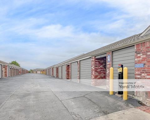 Source URL: https://cdnsc.rentcafe.com/dmslivecafe/3/1064972/1064972-1-2.jpg?width=-1&height=385&quality=80