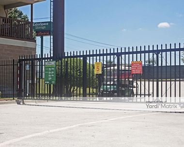 Storage Units for Rent available at 2255 North Highway 360, Grand Prairie, TX 75050