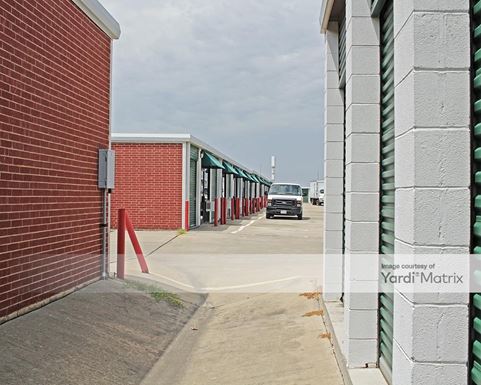 Source URL: https://cdnsc.rentcafe.com/dmslivecafe/3/1064977/1064977-1-4.jpg?width=-1&height=385&quality=80