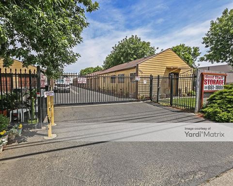 Source URL: https://cdnsc.rentcafe.com/dmslivecafe/3/1064997/1064997-1-4.jpg?width=-1&height=385&quality=80