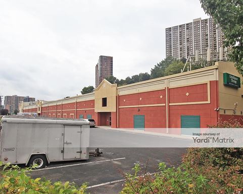 Source URL: https://cdnsc.rentcafe.com/dmslivecafe/3/1065929/1065929-1-5.jpg?width=-1&height=385&quality=80