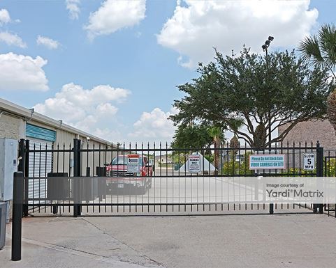 Source URL: https://cdnsc.rentcafe.com/dmslivecafe/3/1066063/1066063-1-2.jpg?width=-1&height=385&quality=80