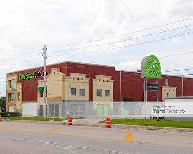 Storage Units for Rent available at 5753 Hoffner Avenue, Orlando, FL 32822