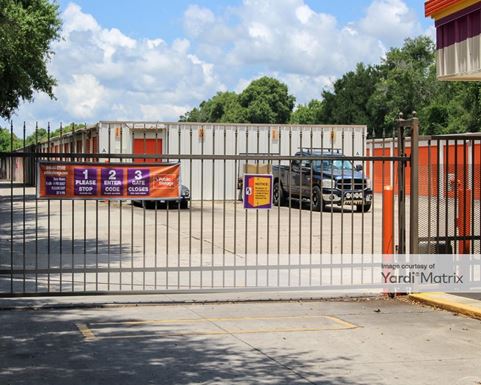 Source URL: https://cdnsc.rentcafe.com/dmslivecafe/3/1066586/1066586-1-4.jpg?width=-1&height=385&quality=80