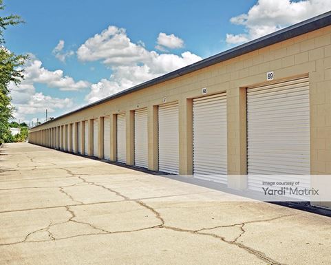 Source URL: https://cdnsc.rentcafe.com/dmslivecafe/3/1066636/1066636-1-3.jpg?width=-1&height=385&quality=80