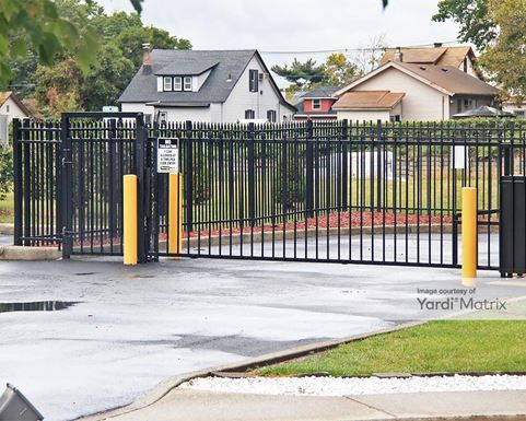 Source URL: https://cdnsc.rentcafe.com/dmslivecafe/3/1066916/1066916-1-5.jpg?width=-1&height=385&quality=80