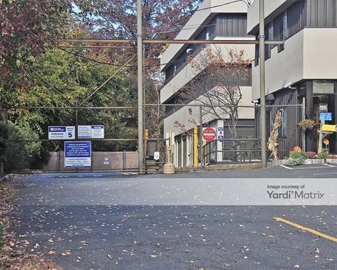 Source URL: https://cdnsc.rentcafe.com/dmslivecafe/3/1066931/1066931-1-4.jpg?width=-1&height=385&quality=80