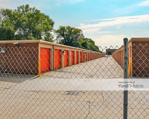 Source URL: https://cdnsc.rentcafe.com/dmslivecafe/3/1066998/1066998-1-4.jpg?width=-1&height=385&quality=80