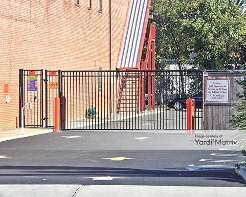 Source URL: https://cdnsc.rentcafe.com/dmslivecafe/3/1067328/1067328-1-4.jpg?width=-1&height=385&quality=80