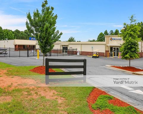 Source URL: https://cdnsc.rentcafe.com/dmslivecafe/3/1067436/1067436-1-3.jpg?width=-1&height=385&quality=80