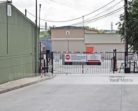 Source URL: https://cdnsc.rentcafe.com/dmslivecafe/3/1067556/1067556-1-4.jpg?width=-1&height=385&quality=80