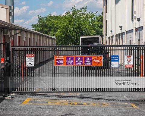 Source URL: https://cdnsc.rentcafe.com/dmslivecafe/3/1067626/1067626-1-5.jpg?width=-1&height=385&quality=80