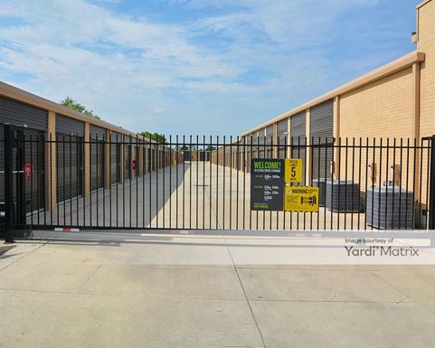 Source URL: https://cdnsc.rentcafe.com/dmslivecafe/3/1067937/1067937-1-5.jpg?width=-1&height=385&quality=80