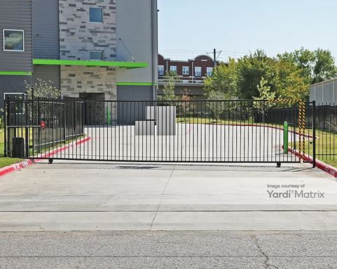 Source URL: https://cdnsc.rentcafe.com/dmslivecafe/3/1067953/1067953-1-5.jpg?width=-1&height=385&quality=80