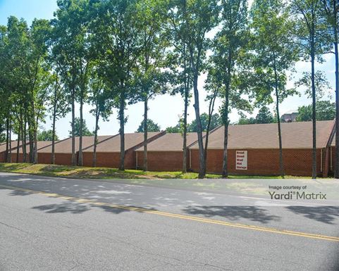 Source URL: https://cdnsc.rentcafe.com/dmslivecafe/3/1067989/1067989-1-4.jpg?width=-1&height=385&quality=80