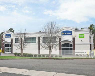 Storage Units for Rent available at 3501 Cox Road, Henrico, VA 23233