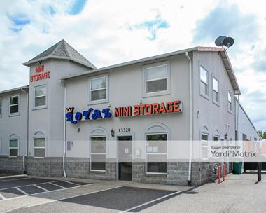 Storage Units for Rent available at 13328 NE Airport Way, Portland, OR 97230