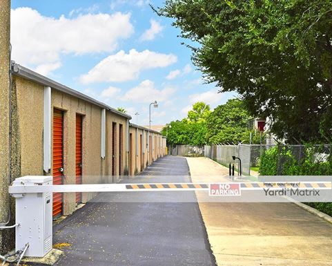 Source URL: https://cdnsc.rentcafe.com/dmslivecafe/3/1068325/1068325-1-2.jpg?width=-1&height=385&quality=80