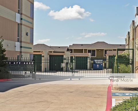 Source URL: https://cdnsc.rentcafe.com/dmslivecafe/3/1068338/1068338-1-4.jpg?width=-1&height=385&quality=80