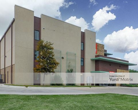 Source URL: https://cdnsc.rentcafe.com/dmslivecafe/3/1068393/1068393-1-2.jpg?width=-1&height=385&quality=80