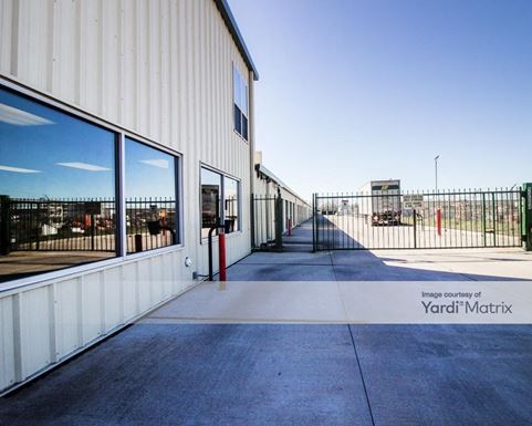 Source URL: https://cdnsc.rentcafe.com/dmslivecafe/3/1068451/1068451-1-5.jpg?width=-1&height=385&quality=80