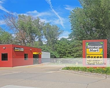Storage Units for Rent available at 9821 Douglas Avenue, Urbandale, IA 50322