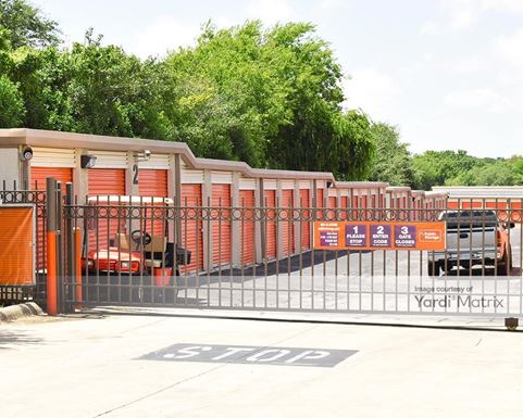 Source URL: https://cdnsc.rentcafe.com/dmslivecafe/3/1068667/1068667-1-4.jpg?width=-1&height=385&quality=80