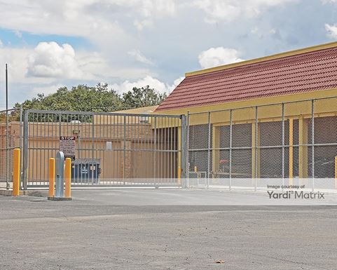 Source URL: https://cdnsc.rentcafe.com/dmslivecafe/3/1068781/1068781-1-4.jpg?width=-1&height=385&quality=80