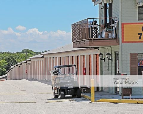 Source URL: https://cdnsc.rentcafe.com/dmslivecafe/3/1068828/1068828-1-2.jpg?width=-1&height=385&quality=80