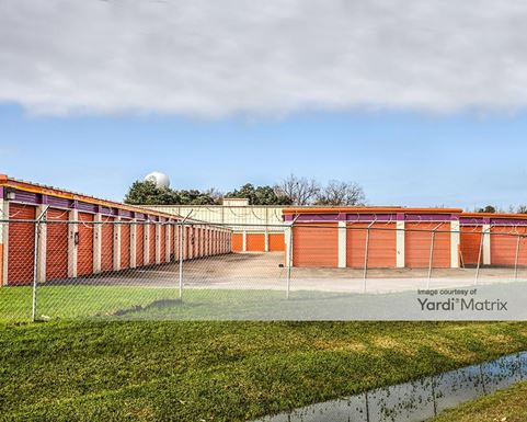 Source URL: https://cdnsc.rentcafe.com/dmslivecafe/3/1069193/1069193-1-5.jpg?width=-1&height=385&quality=80