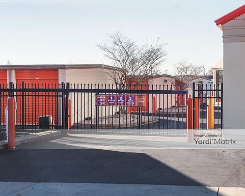 Source URL: https://cdnsc.rentcafe.com/dmslivecafe/3/1069425/1069425-1-4.jpg?width=-1&height=385&quality=80