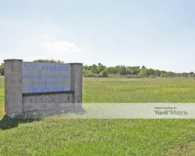 Storage Units for Rent available at 16710 McLean Road, Pearland, TX 77584