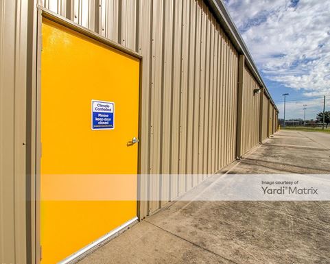 Source URL: https://cdnsc.rentcafe.com/dmslivecafe/3/1070371/1070371-1-4.jpg?width=-1&height=385&quality=80