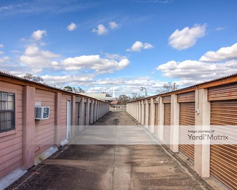 Source URL: https://cdnsc.rentcafe.com/dmslivecafe/3/1070394/1070394-1-3.jpg?width=-1&height=385&quality=80