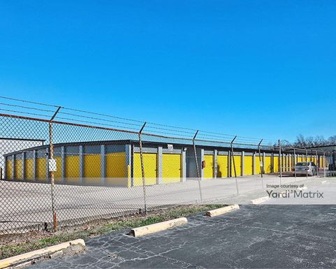 Source URL: https://cdnsc.rentcafe.com/dmslivecafe/3/1070481/1070481-1-2.jpg?width=-1&height=385&quality=80