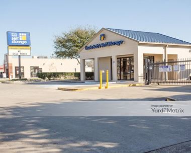Storage Units for Rent available at 3321 Center Street, Deer Park, TX 77536