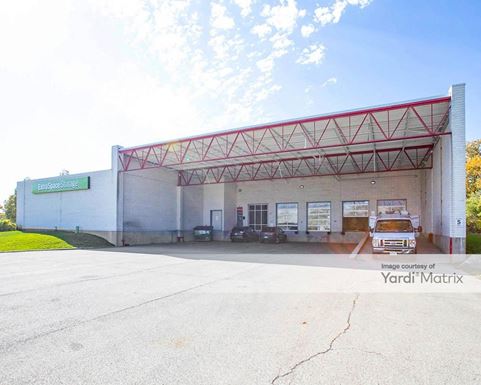 Source URL: https://cdnsc.rentcafe.com/dmslivecafe/3/1070541/1070541-1-2.jpg?width=-1&height=385&quality=80