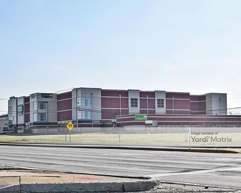 Source URL: https://cdnsc.rentcafe.com/dmslivecafe/3/1070647/1070647-1-5.jpg?width=-1&height=385&quality=80