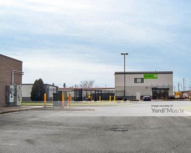 Storage Units for Rent available at 1812 North Larkin Avenue, Crest Hill, IL 60403