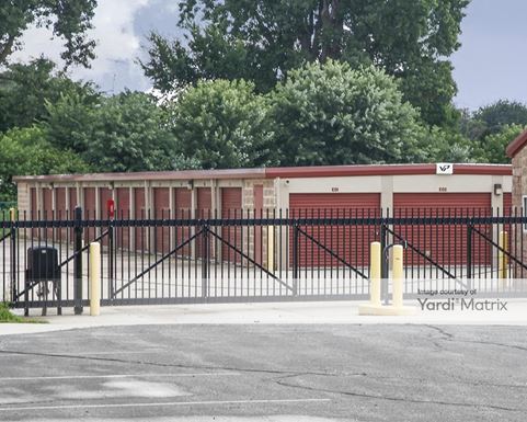 Source URL: https://cdnsc.rentcafe.com/dmslivecafe/3/1070763/1070763-1-2.jpg?width=-1&height=385&quality=80