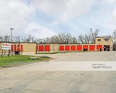 Storage Units for Rent available at 1600 West Kenneth Drive, Mount Prospect, IL 60056