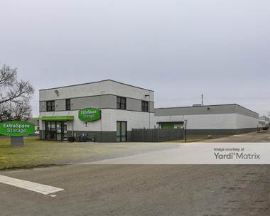 Storage Units for Rent available at 1610 Old Deerfield Road, Highland Park, IL 60035