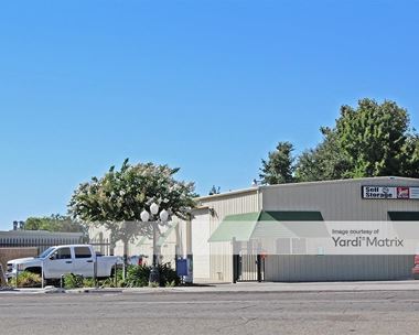 Storage Units for Rent available at 344 East Dinuba Avenue, Reedley, CA 93654