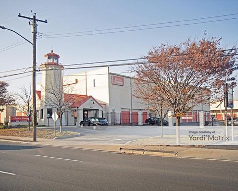 Source URL: https://cdnsc.rentcafe.com/dmslivecafe/3/1071378/1071378-1-2.jpg?width=-1&height=385&quality=80