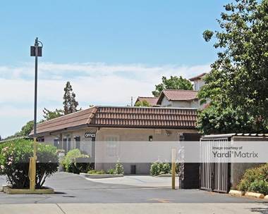 Storage Units for Rent available at 1080 Sunnyside Avenue, Clovis, CA 93611