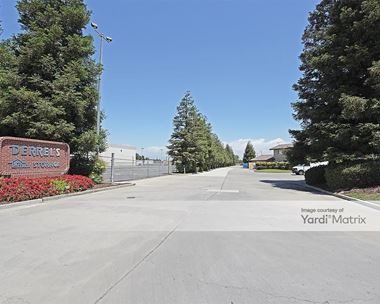 Storage Units for Rent available at 990 North Mooney Blvd, Tulare, CA 93274