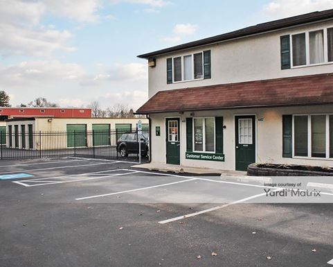 Source URL: https://cdnsc.rentcafe.com/dmslivecafe/3/1071593/1071593-1-4.jpg?width=-1&height=385&quality=80