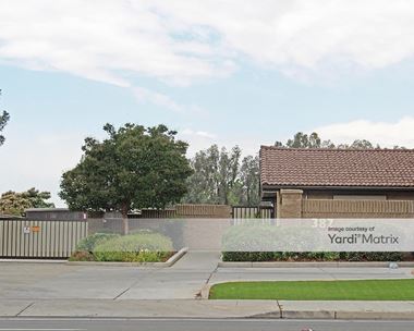 Storage Units for Rent available at 382 East Alluvial Avenue, Fresno, CA 93720